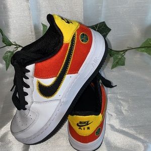 Nike Air Force 1 LV8 1 Boys (SZ 4.5) EUC